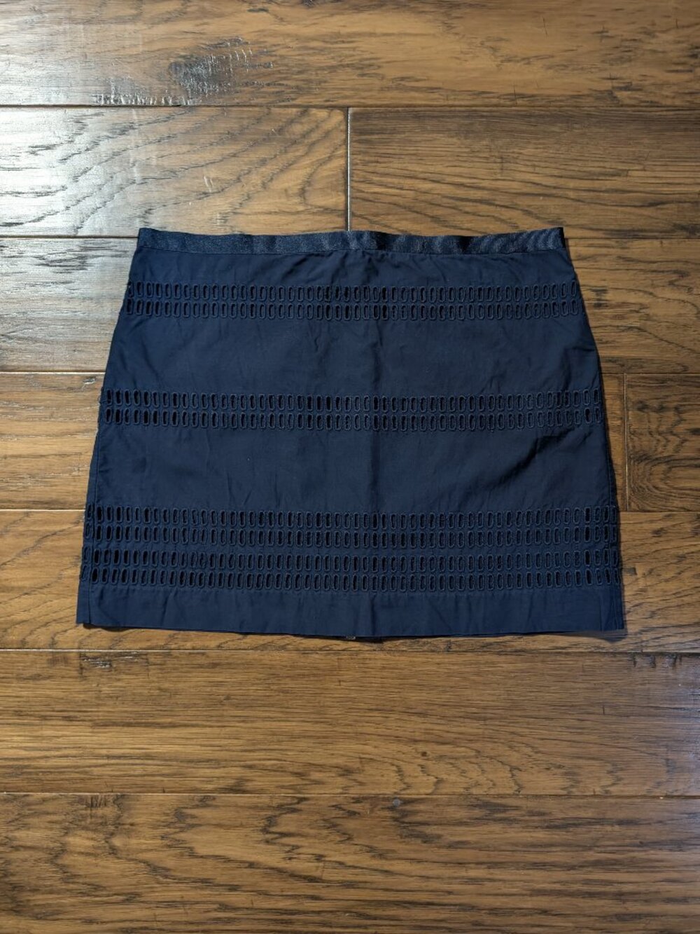 4 for $25 Gap cotton eyelet mini skirt navy blue size 0